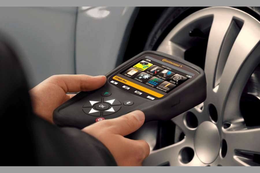 Pro oder Go: Mit den beiden RDKS-Servicegeräten können sich Werkstätten je nach Bedarf für ihren individuellen Reifenservice ausrüsten. Bild: Continental.