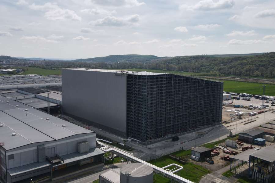 Das vollautomatisierte Lager in Otrokovice wurde in etwa eineinhalb Jahren errichtet und soll die lokalen Reifenlager unter einem Dach vereinen. | Bild: Continental.