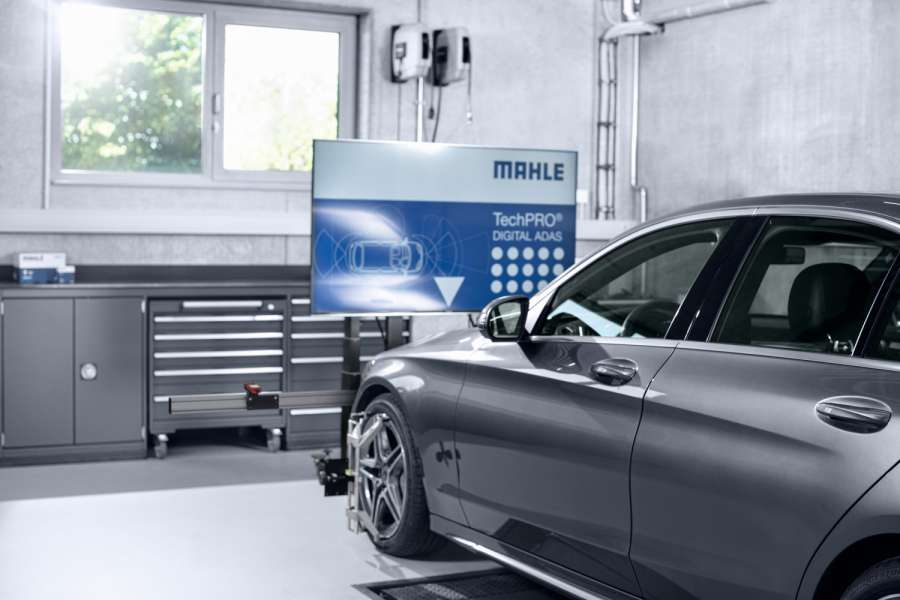 Eines der Highlights im Bereich Werkstattausrüstung: Das MAHLE TechPRO Digital ADAS 2.0. | Bild: MAHLE