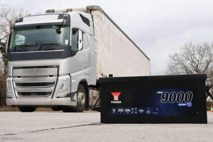 Die Elektrifizierung des Straßengüterverkehrs erhöht durch die wachsende Zahl elektrischer Systeme auch die Anforderungen an das 24-Volt-Bordnetz und dessen Batterie. | Bild: GS Yuasa