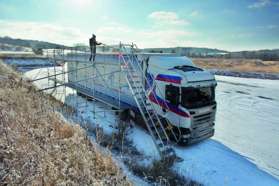 Sinkende Temperaturen erhöhen den Kontroll- und Reinigungsaufwand für Fahrzeuge, da Schnee, Eis, Laub und Äste die Verkehrssicherheit beeinträchtigen und andere Verkehrsteilnehmer gefährden können. | Bild: Krause