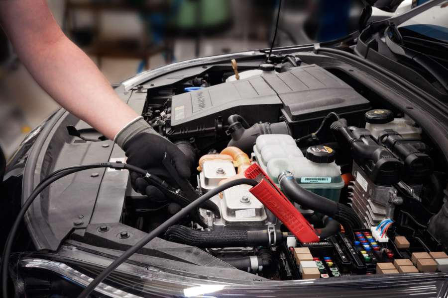 Ein regelmäßiger Batterie-Check im Rahmen des Winterservices hilft Werkstätten, Schwächen der Starterbatterie frühzeitig zu erkennen. So lassen sich Ausfälle vermeiden und Batterien bei Bedarf rechtzeitig nachladen. | Bild: CTEK
