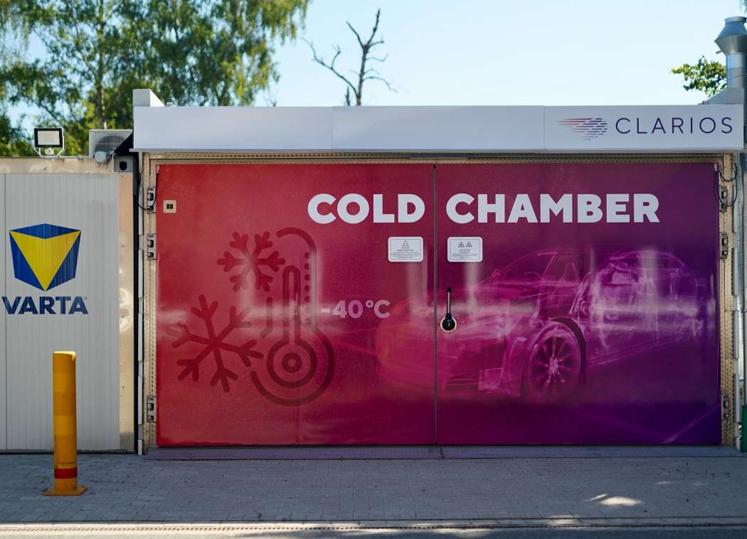 Clarios hat seine Rolle in der Forschung und Entwicklung am Standort Hannover ausgebaut und seine Testanlage um eine Kühlkammer erweitert, die weltweit genutzt werden kann. | Bild: Clarios.