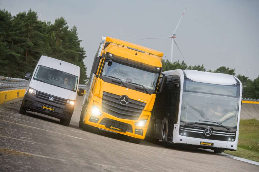 Mit dem „Driver-in-the-Loop“-Simulator entwickelt und bewertet Continental neue Reifenmodelle bereits virtuell, bevor physische Prototypen entstehen. | Bild: Continental