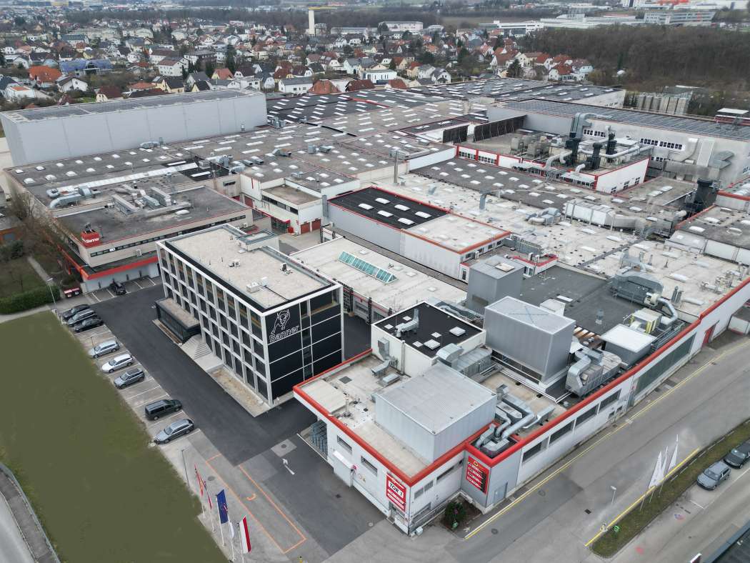 Langfristig ausgelastet: Mit neuen Großaufträgen im OEM- und Aftermarket-Geschäft stärkt die Banner Gruppe ihre Position als europäischer Batteriespezialist. | Bild: Banner