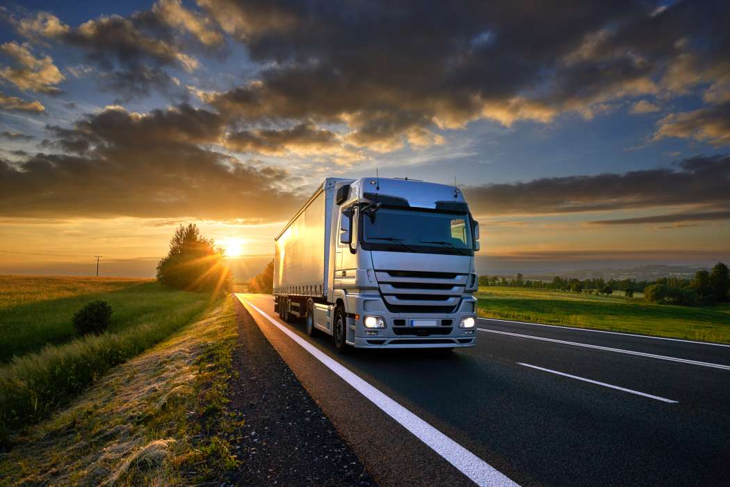 Würth bietet eine breite Produktpalette für den Fahrzeugbau, die Verbindungselemente und spezialisierte Produkte wie vibrationssichere Schrauben für Nutzfahrzeuge, Wohnmobile, Sonderfahrzeuge und Anhänger umfasst. | Bild: Würth