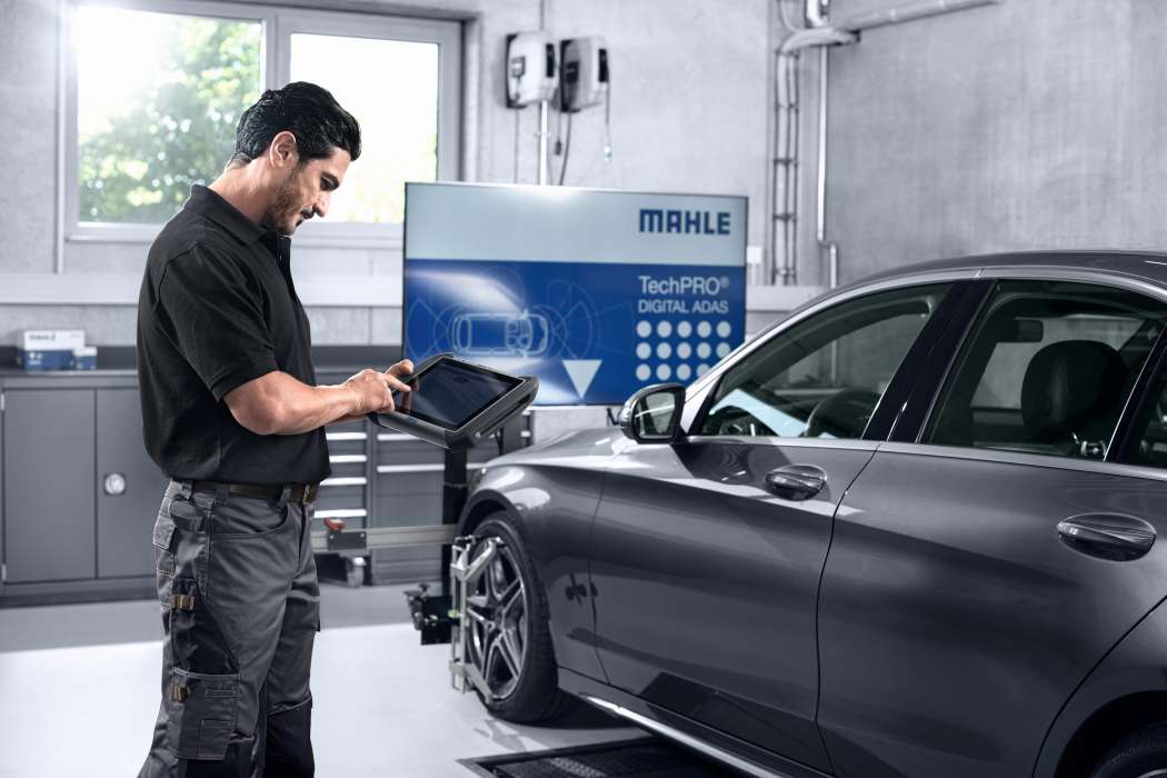 Fahrassistenzsysteme noch schneller kalibrieren kann die neue Gerätegeneration von Mahle Aftermarket. | Bild: Mahle Aftermarket.
