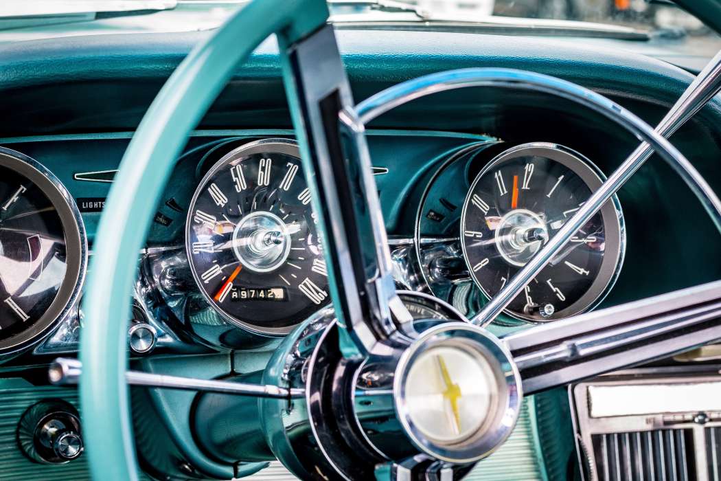 Das Lenkrad flattert während der Fahrt. Was kann das sein? Was ist zu tun? Wir geben Antworten. (Symbolbild: unsplash.com)