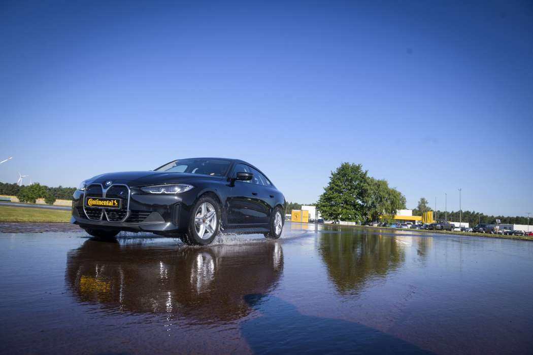 Der Reifen „PremiumContact 7“ von Continental gewinnt beim Sommerreifentest 2026 des ADAC die beste Note unter den Teilnehmern. Besonders die Fahrsicherheit wird hervorgehoben. | Bild: Continental