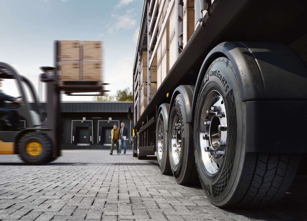 Continental erweitert sein Conti Eco Generation 5 Portfolio mit dem neuen Trailer-Reifen Conti Eco HT 5, der für Regional- und Fernverkehrsflotten ausgelegt ist. | Bild: Continental