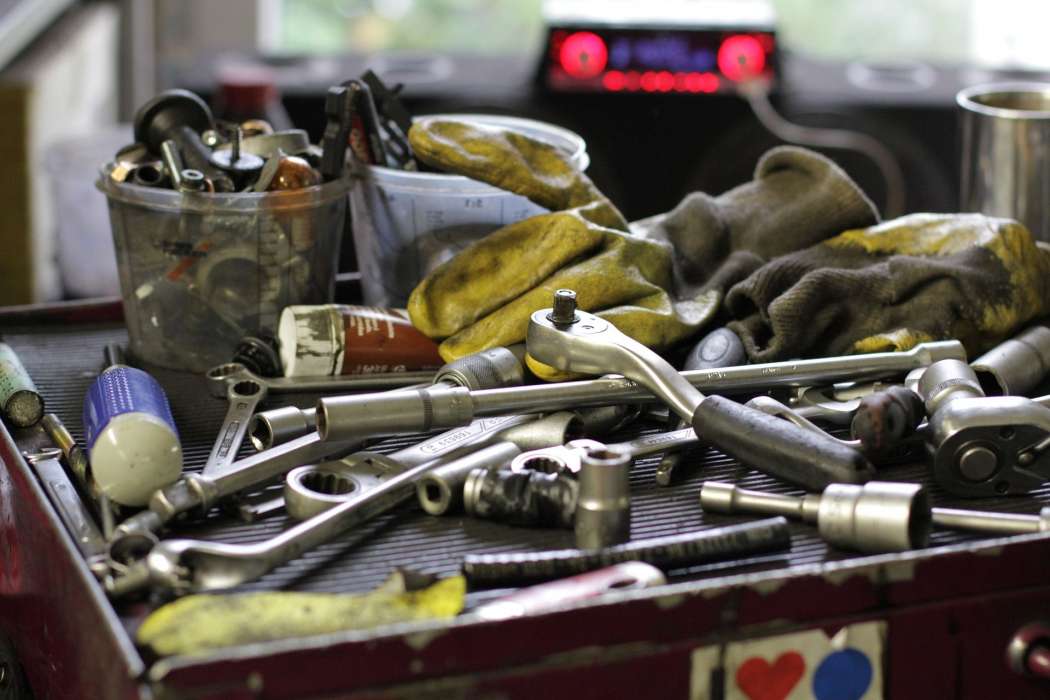 Zukünftig sollen Kfz-Werkstätten zentral über das SERMA-Portal Zugriff auf "sicherheitsrelevante Reparatur- und Wartungsinformationen der Fahrzeughersteller" erhalten. Symbolfoto: FlenderFunways | Pixabay. 