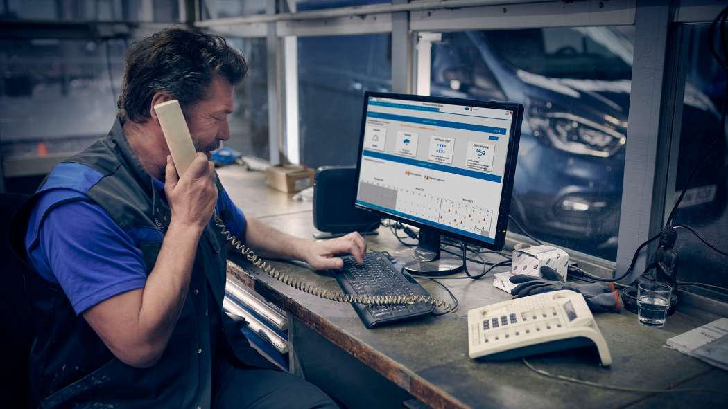Schneller durch: Die Standzeiten in der Werkstatt sollen durch vorausschauende Wartung und Teilebestellung deutlich verkürzt werden. | Foto: Ford