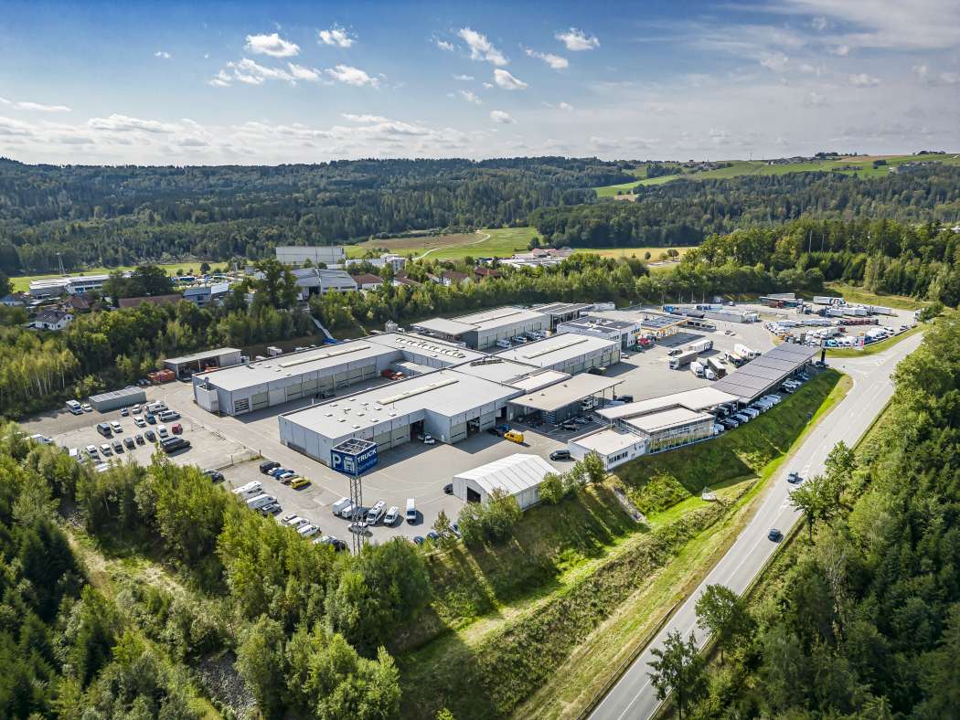 Der Standort Passau-Sperrwies der Josef Paul GmbH &amp;amp; Co. KG wird zum April von Daimler Truck übernommen. Künftig will das Unternehmen dort den Vertrieb und Service von Lastwagen der Marken Mercedes-Benz und FUSO anbieten. | Bild: Daimler Truck