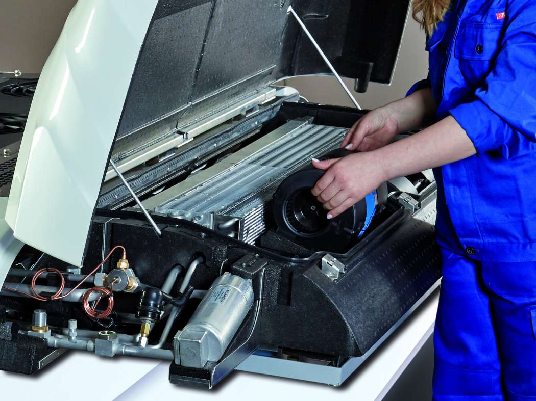 Ohne Schrauben funktioniert der Gebläsewechsel durch einen Aufbau im Stecksystem schnell und unkompliziert. | Bild: Konvekta AG.