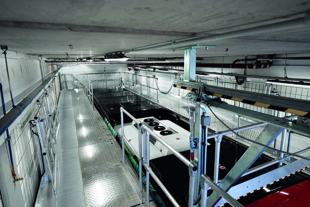 Jeder Zentimeter Raum in der Werkstatthalle wurde genutzt, um den Dacharbeitsstand unterzubringen. | Foto: Krause-Werk GmbH.
