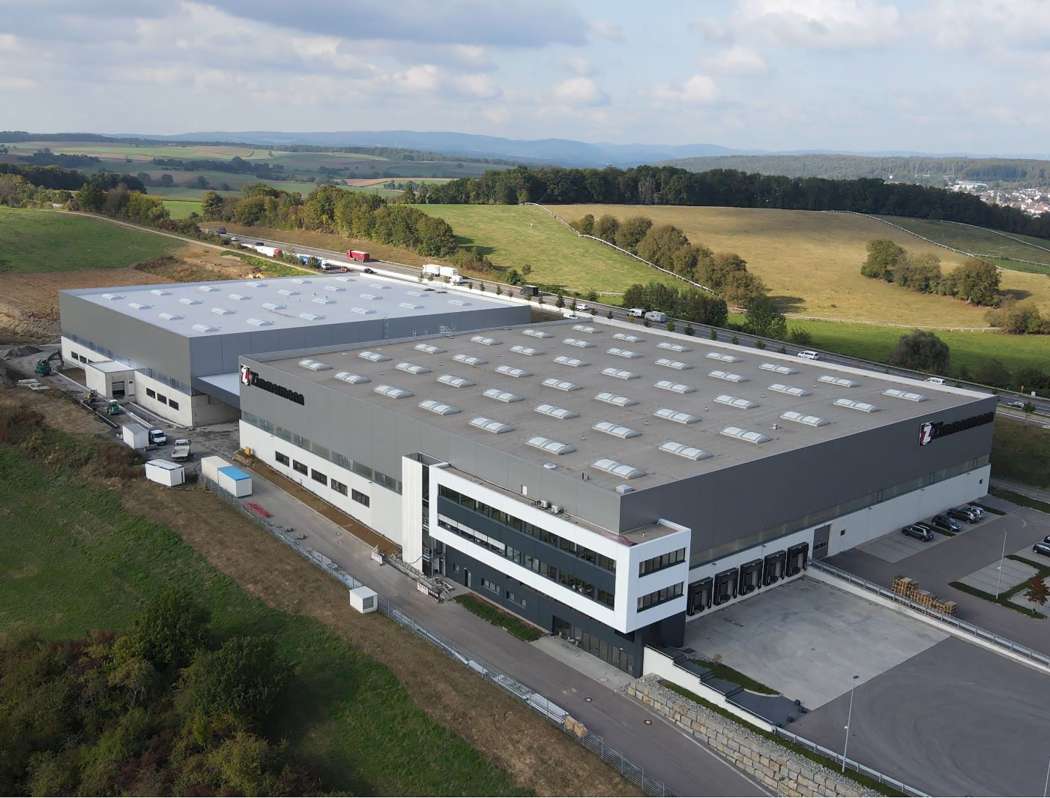 Logistikzentrum (vorne) und Lagerhalle von Zimmermann Bremsen in Sinsheim. | Bild: Otto Zimmermann GmbH.