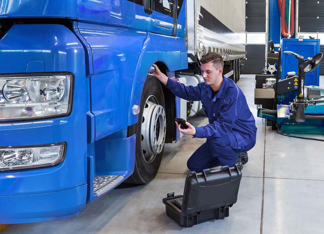 Mit der App erhalten die Anwender umfassende technische Daten zu Nfz-Reifen und werden unter anderem bei der Suche nach passenden Dimensionen unterstützt. | Bild: Michelin.