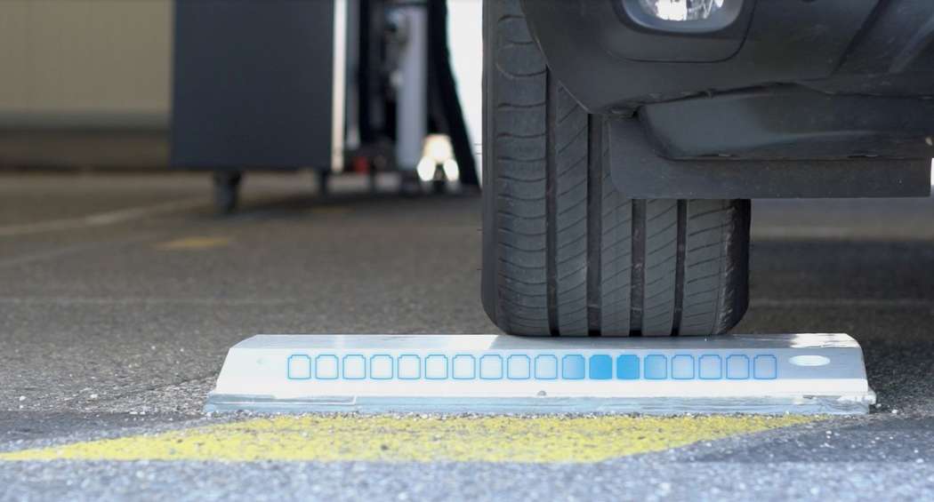 „MICHELIN QuickScan“ arbeitet mit Hilfe eines Straßenoberflächenscanners, welcher bereits für Lkw-Reifen erfolgreich getestet wurde. | Bild: Michelin