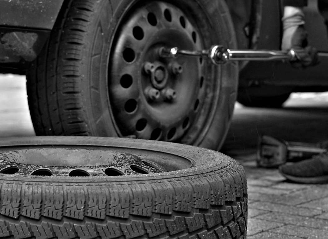 Der Radwechsel kann in der Regel gut selbst gemacht werden. Foto: Mylene2401 | Pixabay.