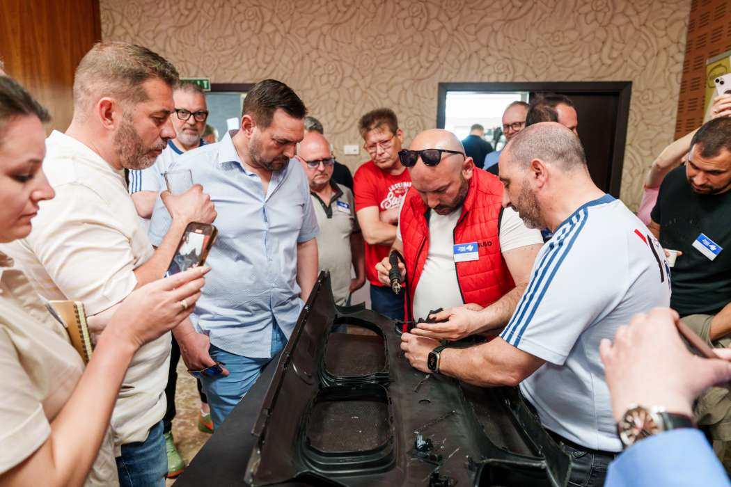 Die Palbeck GmbH präsentierte den Proweld3 erstmals auf der Repanet Hauptversammlung auf Mallorca: Das neue System kombiniert Kunststoff- und Ultraschallschweißen und vereint damit zwei Verfahren in einem Gerät. | Bild: Repanet