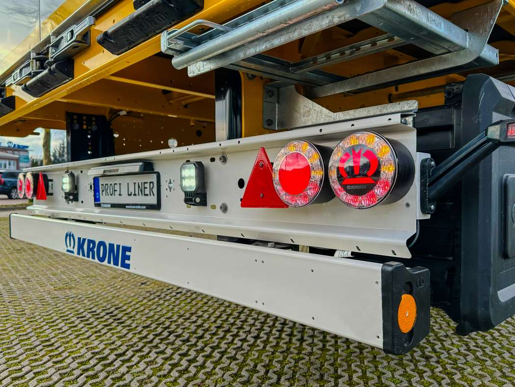 Krone Trailer ergänzt seine Fahrzeugpalette um neue LED-Beleuchtungssysteme, darunter eine Voll-LED-Rundleuchte für das Heck, die Schlusslicht, Bremslicht und Blinker in einer einzigen Kammer kombiniert. | Bild: Krone