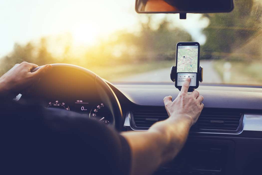 Mit der App bleiben Kunden und freie Werkstätten stets über den Fahrzeugzustand informiert. Bild: Select AG.