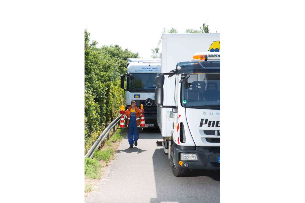 Mit dem Service-Truck kommen die Reifendienste von Pneuhage direkt vor Ort zum Kunden. (Foto: Pneuhage)