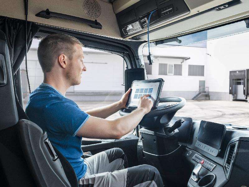 Um den VDO-Werkstattpartnern die tägliche Arbeit mit dem VDO Workshop Tablet und dem digitalen Tachografen DTCO zu erleichtern, ist seit Juli der VDO Hub online. | Bild: Continental