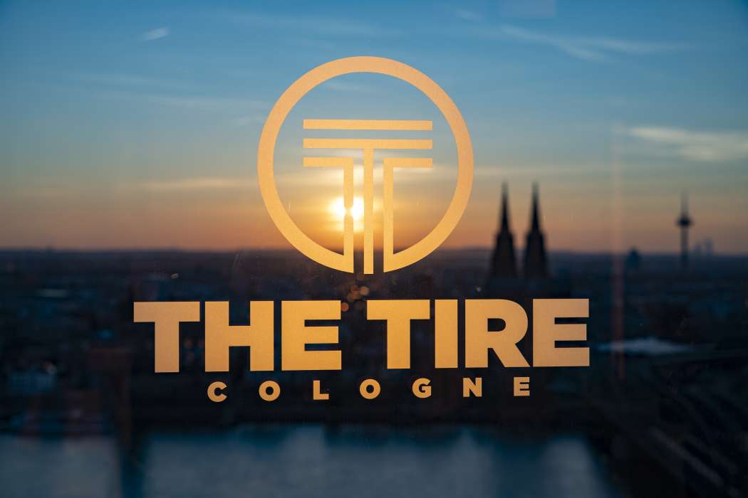 Auf der The Tire Cologne wird Continental seine aktuelles Angebot präsentieren. Das Leitmotiv lautet für dieses Jahr: „Performance verbindet – auf der Straße und auf dem Platz“. | Bild: Continental