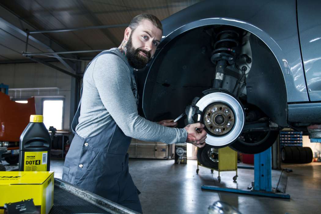 Im Webinar "Sekundärmaßnahmen" erklärt Textar, welche häufigen Fehler sich beim Einbau von Bremsbelägen mit Sekundärmaßnahmen einfach vermeiden lassen. | Bild: TMD Friction.