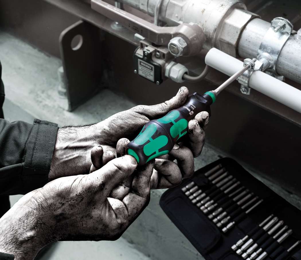 Mit einer Handdrehung die vierfache Klingendrehung mit dem Kraftform Turbo - Schraubendreher. Foto: Wera.